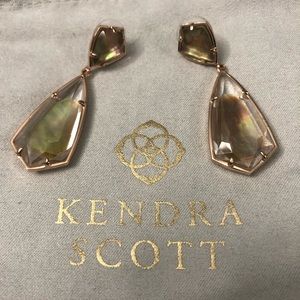 Kendra Scott Carey Earrings in Gold